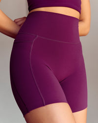 Woman wearing Elixir High-Rise 6" Short Pockets - Plum Caspia | Model:Kenni | Size:XS | Thumbnail Index: 5