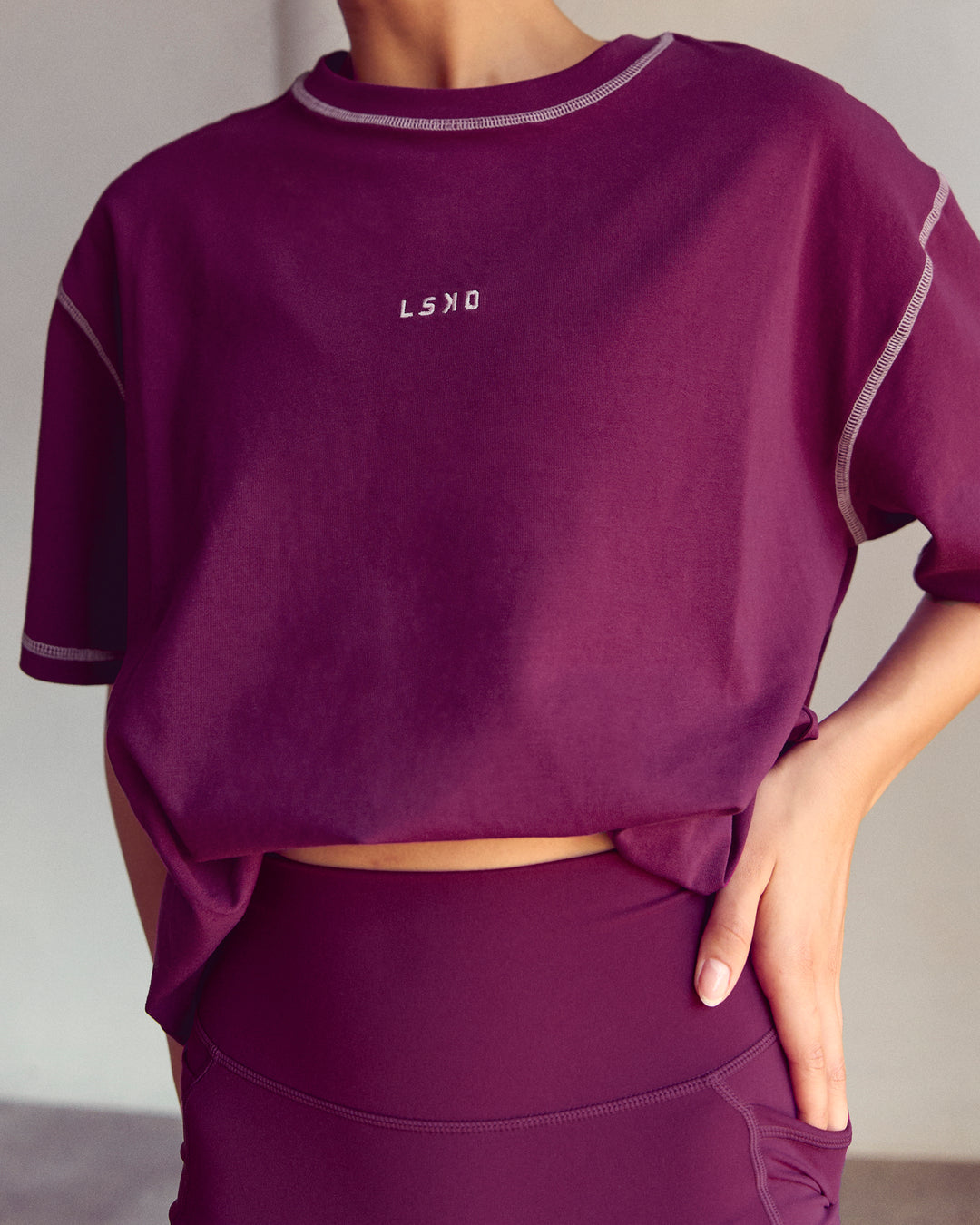 Woman wearing Go-To Contrast Oversized Heavyweight FLXCotton Tee - Plum Caspia-Pink Rose | Model:Kenni | Size:XS - view 4