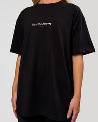 Woman wearing VS1 Enjoy The Journey FLXCotton Oversize Tee - Black | Model:Leandro | Size:XS | Thumbnail Index: 11