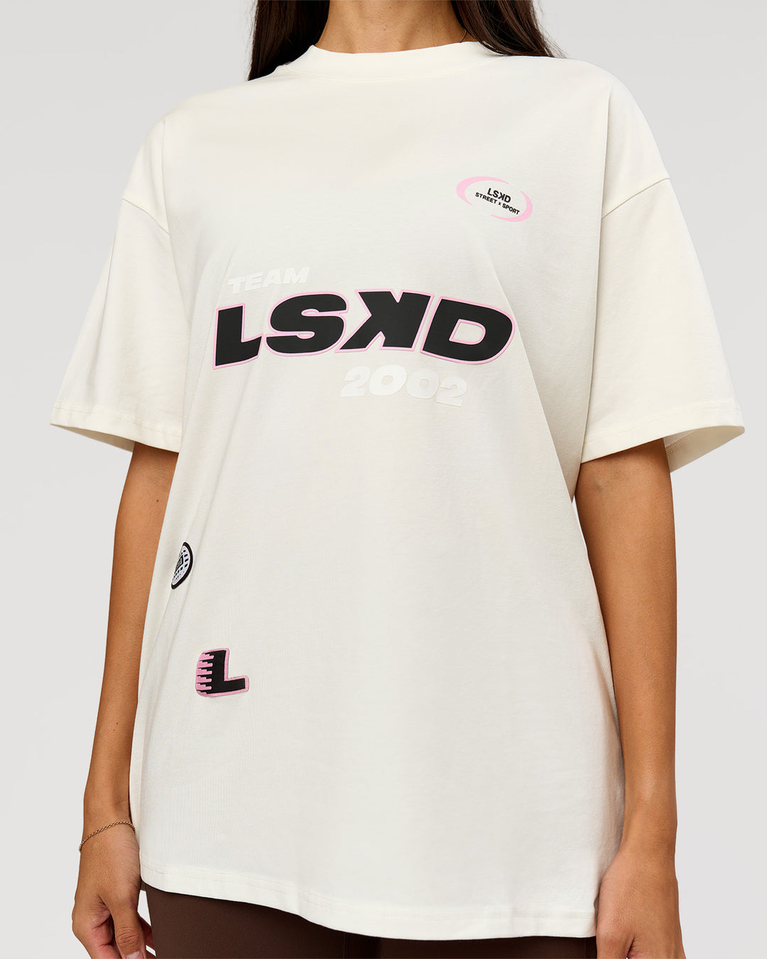 Woman wearing League Heavyweight FLXCotton Oversized Tee - Off White-Ground Coffee | Model:Rhiley | Size:XS