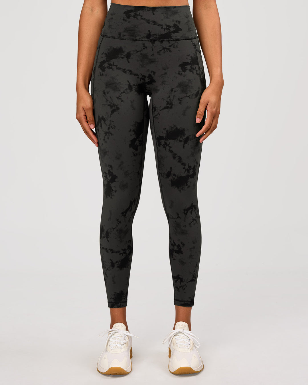 Woman wearing Fusion Ultra High-Rise 7/8 Legging Pockets - Obsidian/Black Tye Dye | Model:Rosie | Size:XS - view 2