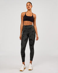 Woman wearing Fusion Ultra High-Rise 7/8 Legging Pockets - Obsidian/Black Tye Dye | Model:Rosie | Size:XS | Thumbnail Index: 4