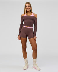 Woman wearing Bree Fusion High-Rise 4" Short Pockets - Cocoa Powder-Pink Rose | Model:Taneisha | Size:XS | Thumbnail Index: 14