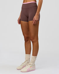 Woman wearing Bree Fusion High-Rise 4" Short Pockets - Cocoa Powder-Pink Rose | Model:Taneisha | Size:XS | Thumbnail Index: 16