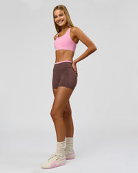 Woman wearing Bree Fusion High-Rise 4" Short Pockets - Cocoa Powder-Pink Rose | Model:Taneisha | Size:XS | Thumbnail Index: 18