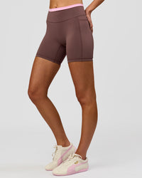 Woman wearing Bree Fusion High-Rise 6" Short Pockets - Cocoa Powder-Pink Rose | Model:Taneisha | Size:XS | Thumbnail Index: 5