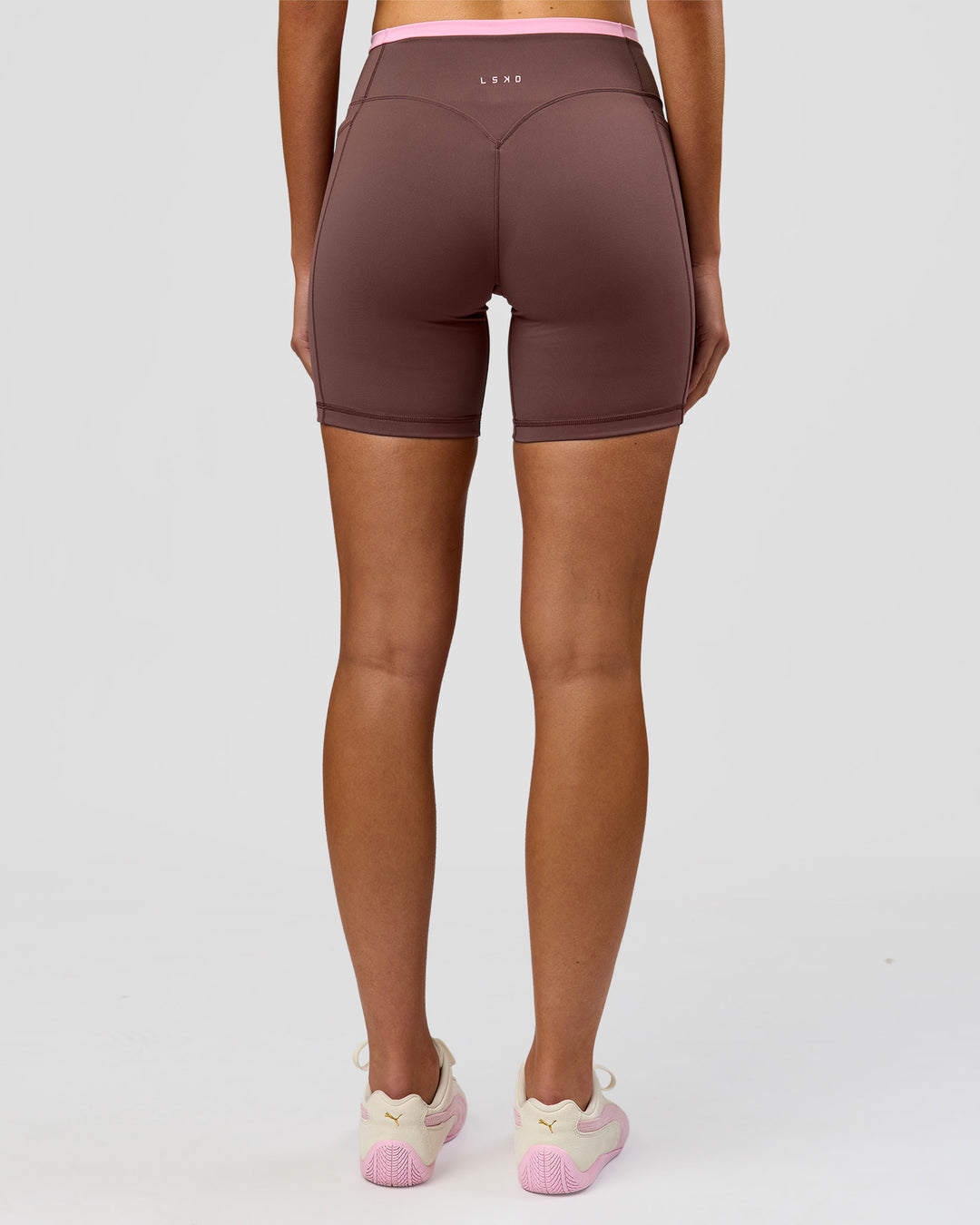 Woman wearing Bree Fusion High-Rise 6" Short Pockets - Cocoa Powder-Pink Rose | Model:Taneisha | Size:XS - view 15