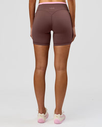 Woman wearing Bree Fusion High-Rise 6" Short Pockets - Cocoa Powder-Pink Rose | Model:Taneisha | Size:XS | Thumbnail Index: 14