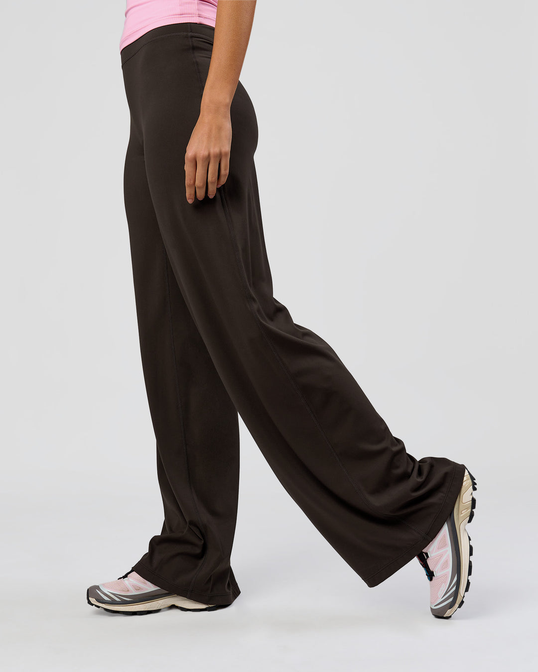 Woman wearing Elixir High-Rise Tall Pant - Ground Coffee | Model:Taneisha | Size:XS - view 2
