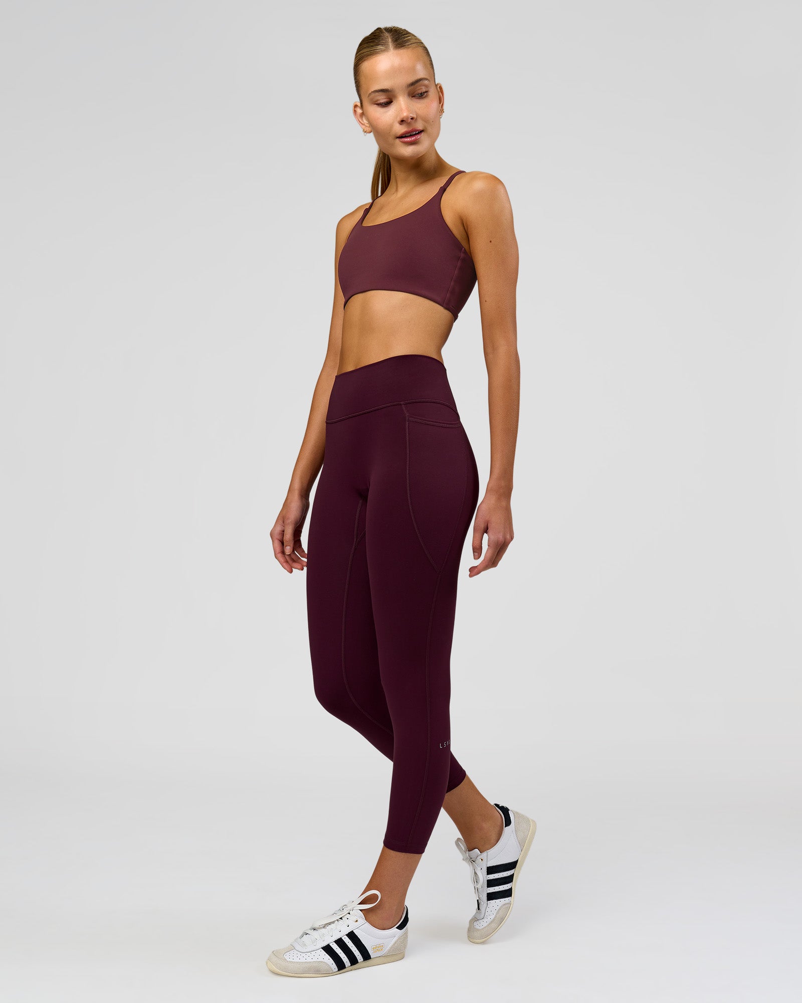 Woman wearing Fusion High-Rise 7/8 Legging Pockets - Cherry Lacquer | Model:Taneisha | Size:XS