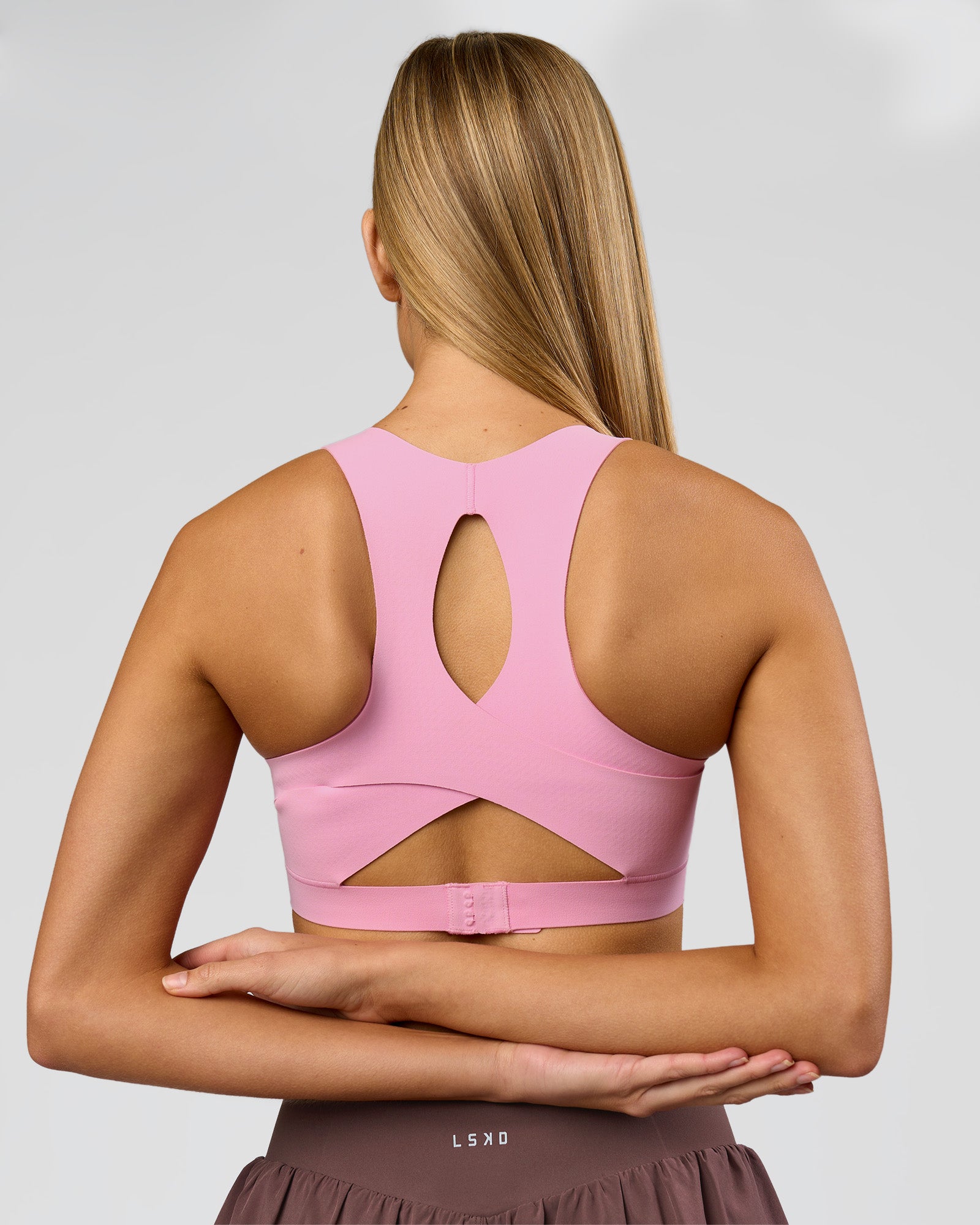 Woman wearing Fusion Sports Bra 2.0 - Pink Rose | Model:Taneisha | Size:XS