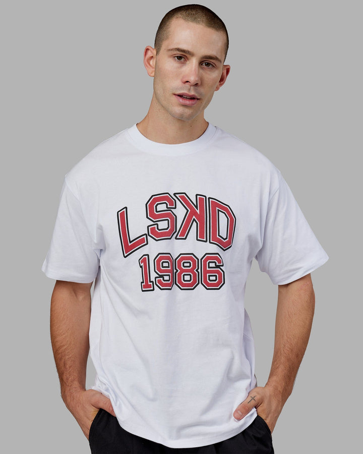 Man wearing Unisex Alumni Heavyweight Tee Oversize - White-Red