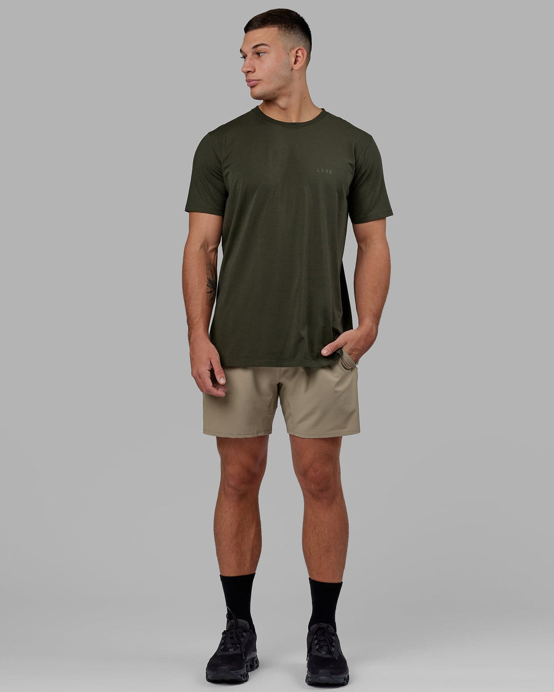 Man wearing Challenger 6&quot; Performance Short with Liner - Laurel Oak
