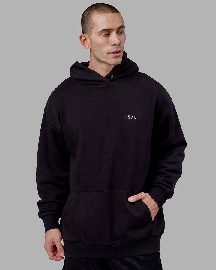 Man wearing Endeavour Longline Hoodie Oversize - Black