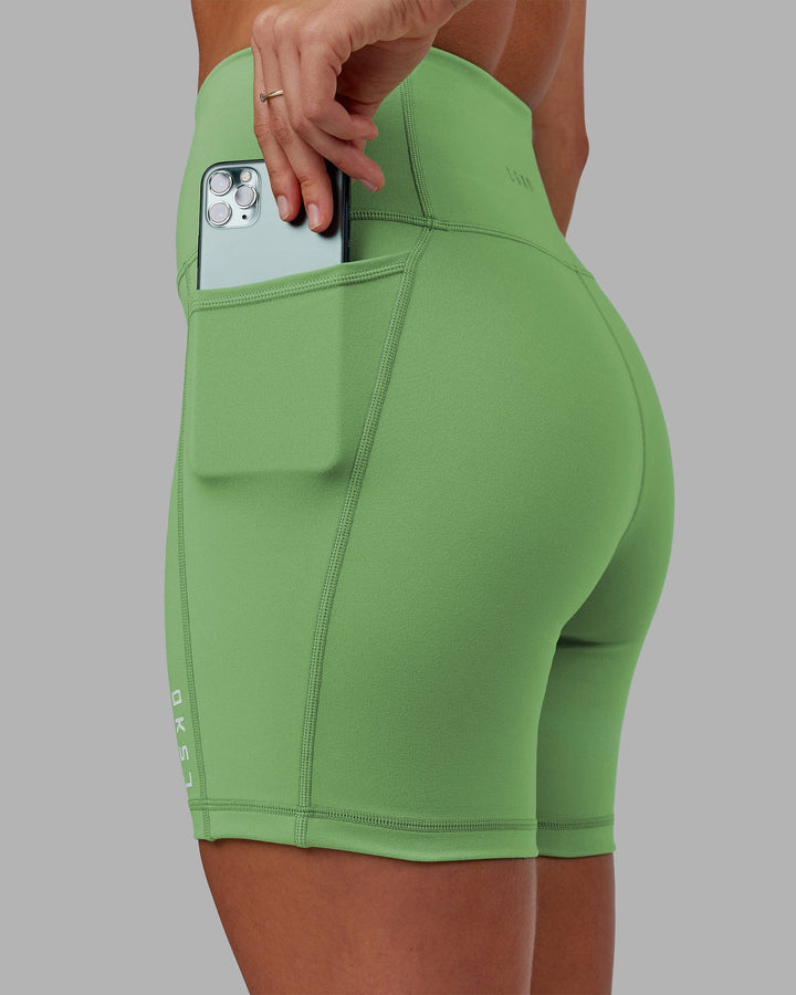 Woman wearing Flux Mid Short Tight - Apple Mint