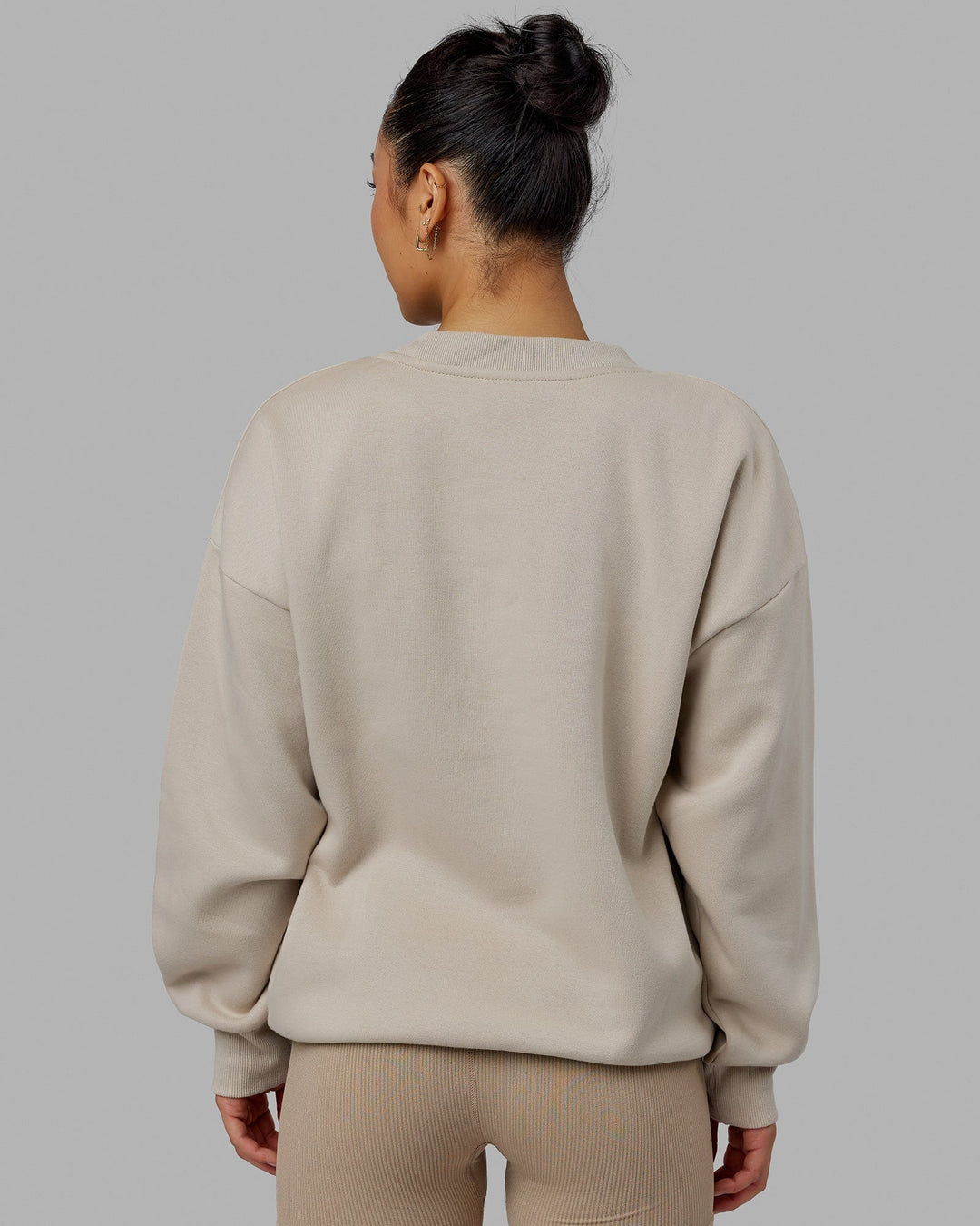 Woman wearing Unisex Free Throw Sweater Oversize - Shale Beige