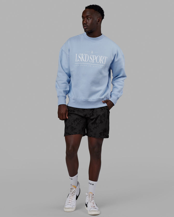 Man wearing Unisex Heritage Sweater Oversize - Windsurfer