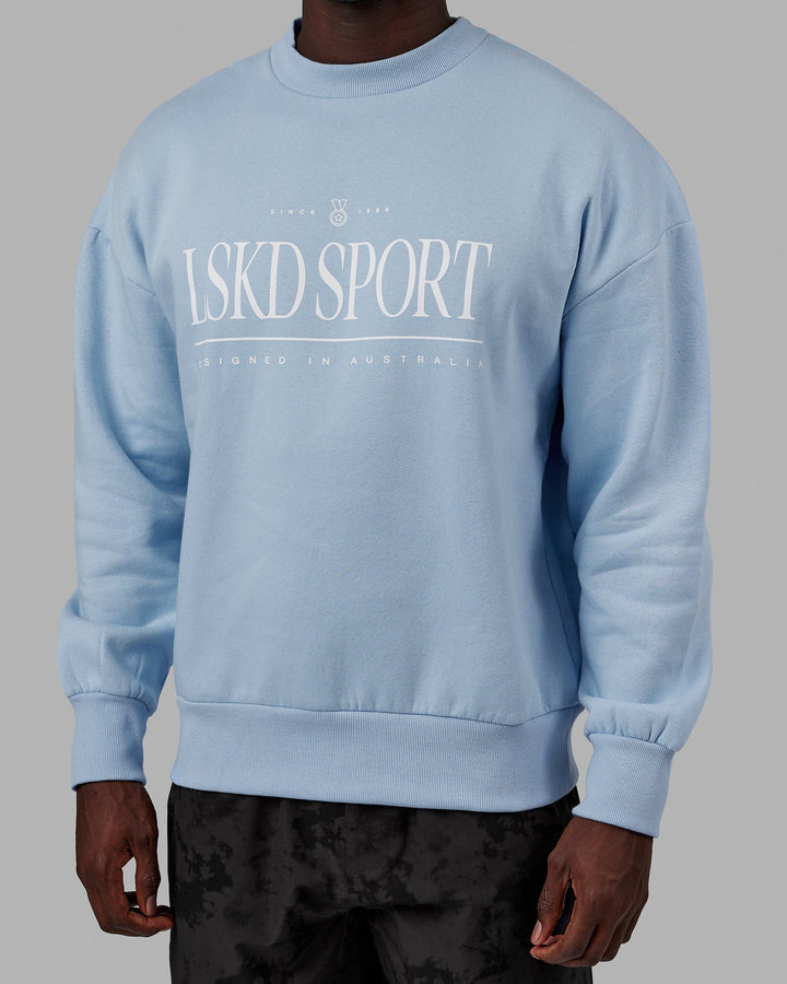 Man wearing Unisex Heritage Sweater Oversize - Windsurfer