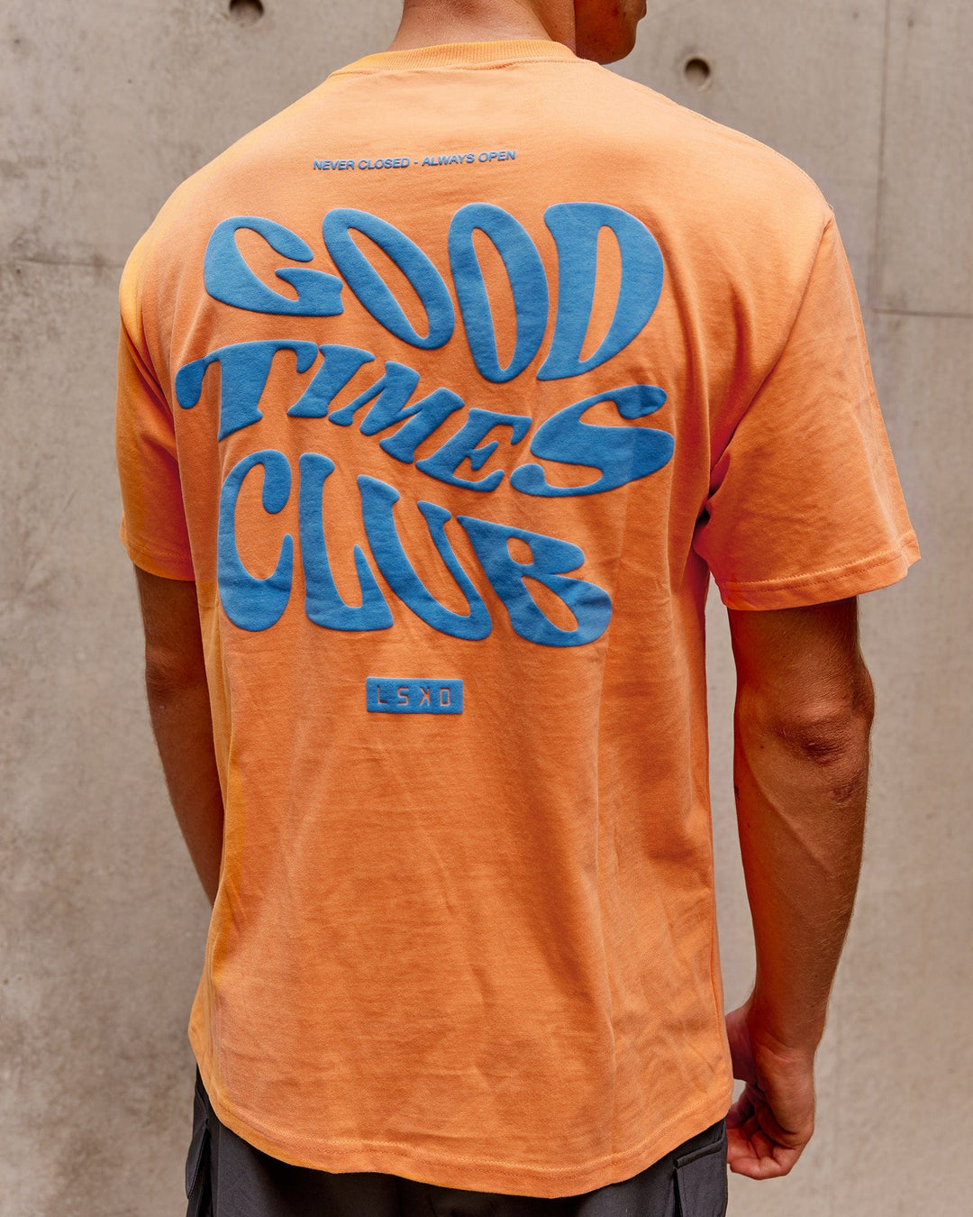 Man wearing Unisex Good Times Heavyweight Tee Oversize - Tangerine-Blue