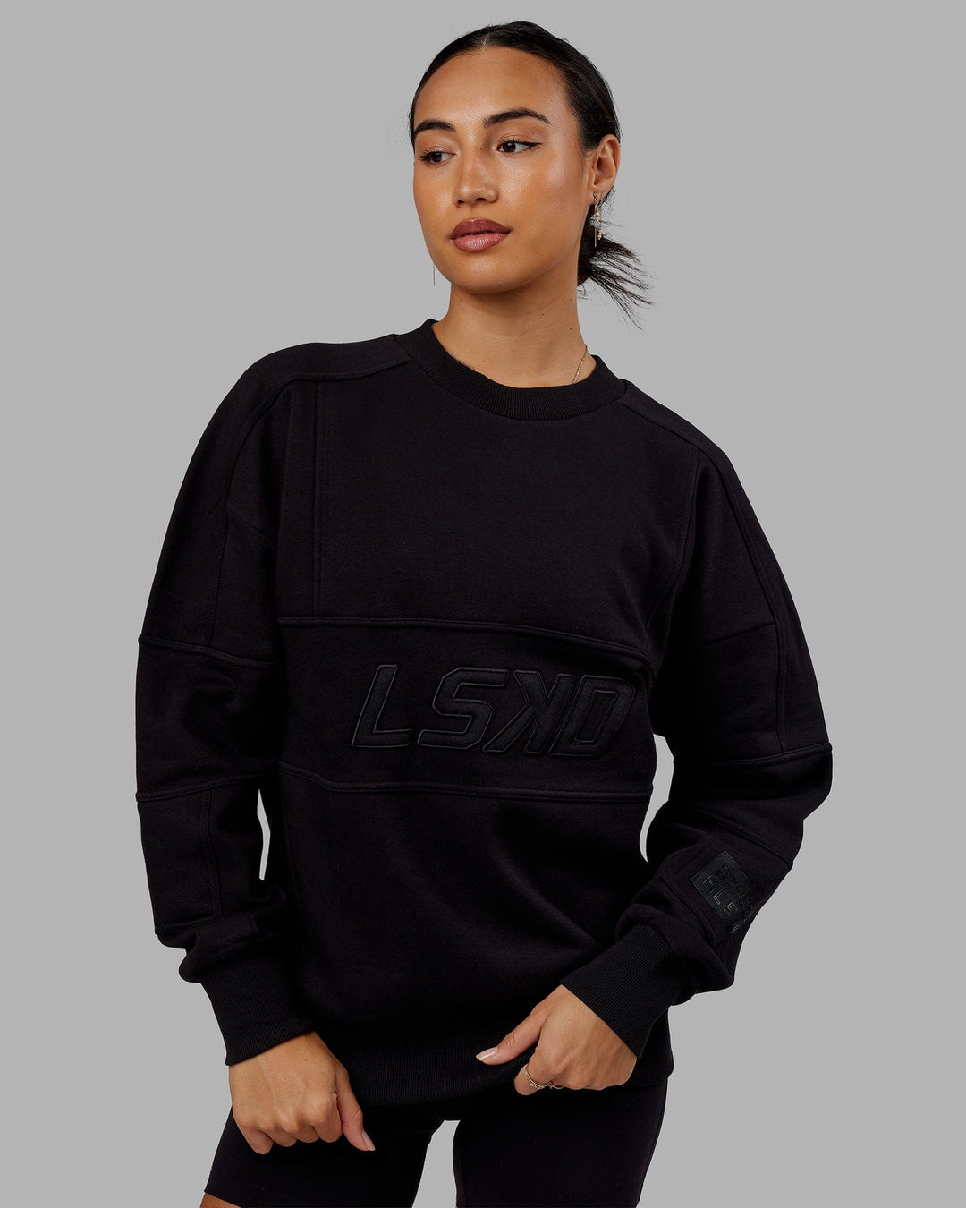 Woman wearing Unisex Slam Sweater Oversize - Black-Black