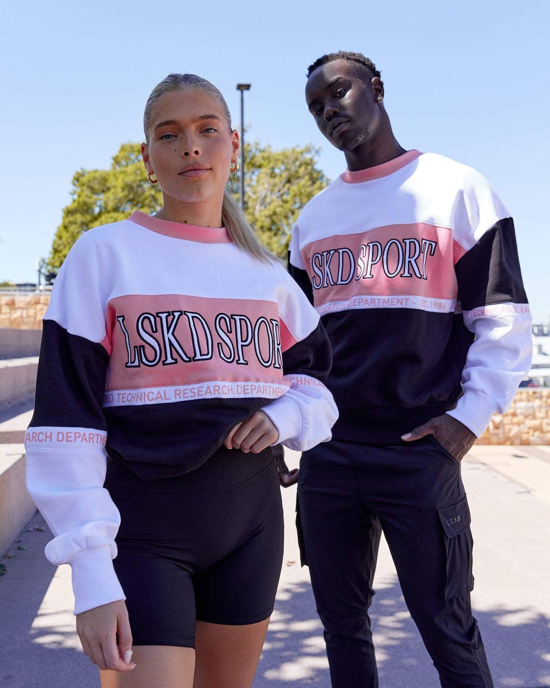 Duo wearing Unisex Sportif Sweater Oversize - Black-Peony Pink