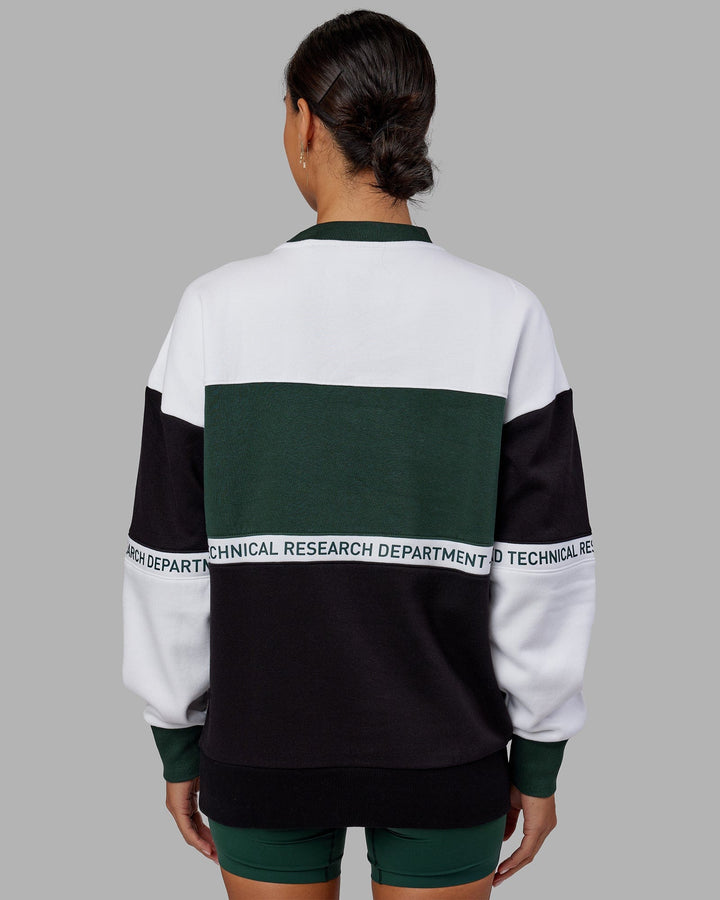 Woman wearing Unisex Sportif Sweater Oversize - Vital Green-Multi