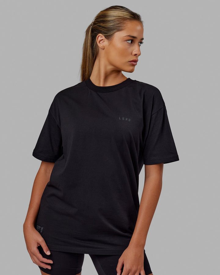 Woman wearing Unisex VS6 FLXCotton Tee Oversize - Triple Black