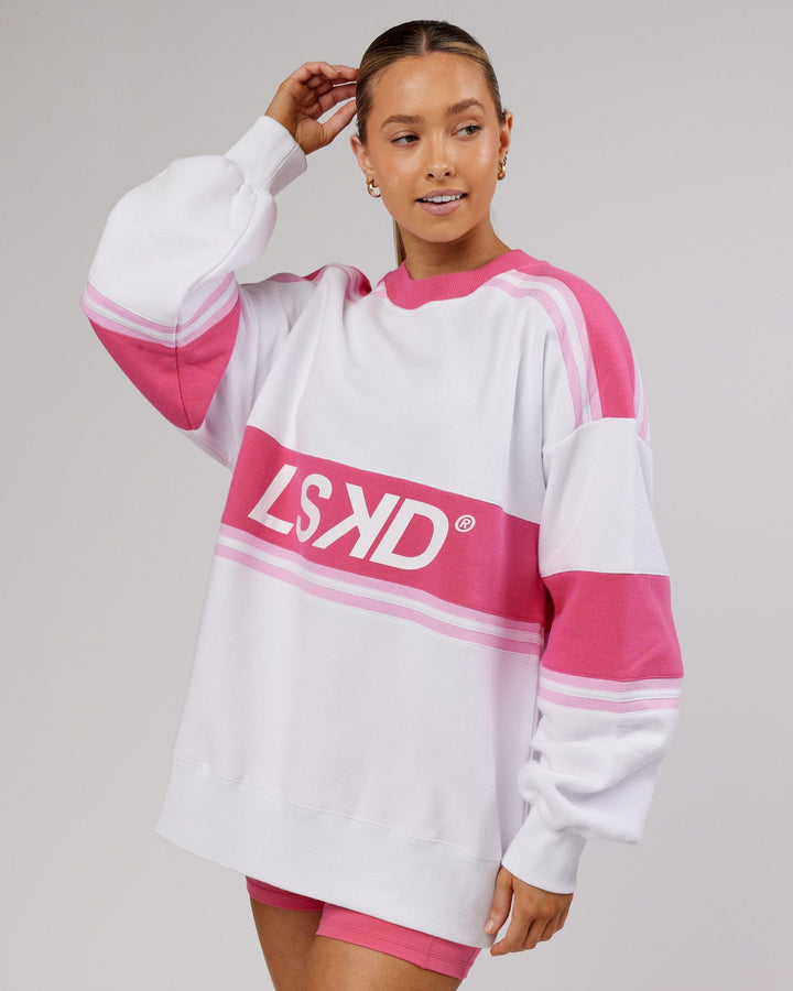 Woman wearing Unisex A-Team Sweater Oversize - White-Flamingo