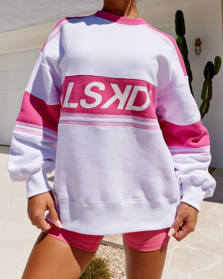 Woman wearing Unisex A-Team Sweater Oversize - White-Flamingo