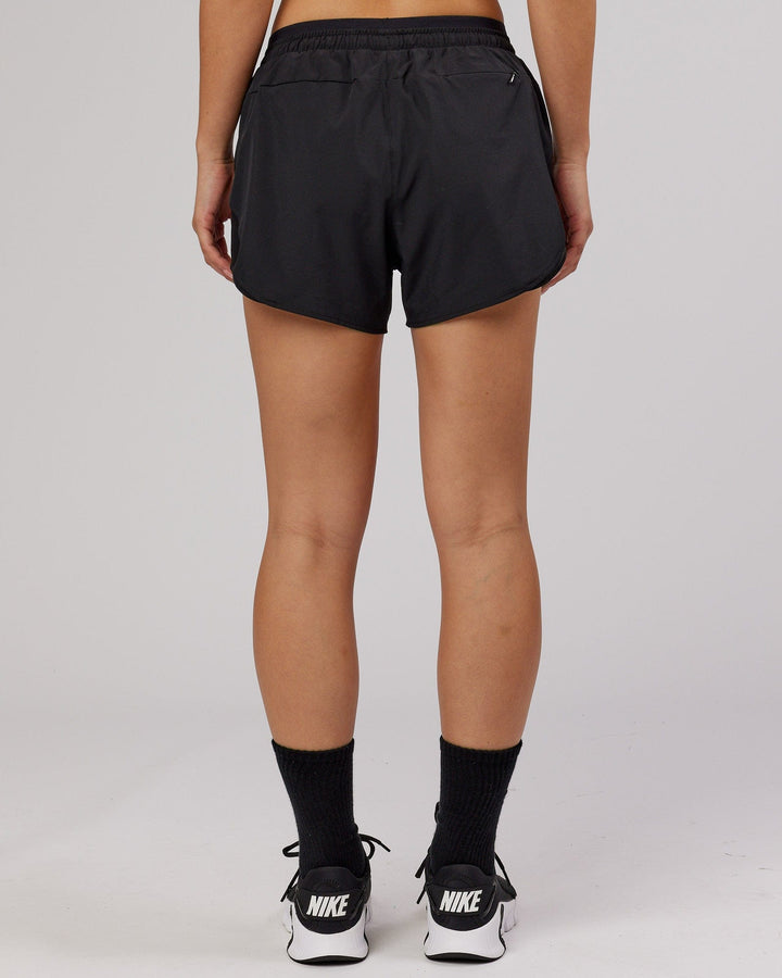 Woman wearing Dynamic Run Short - Black-Flamingo