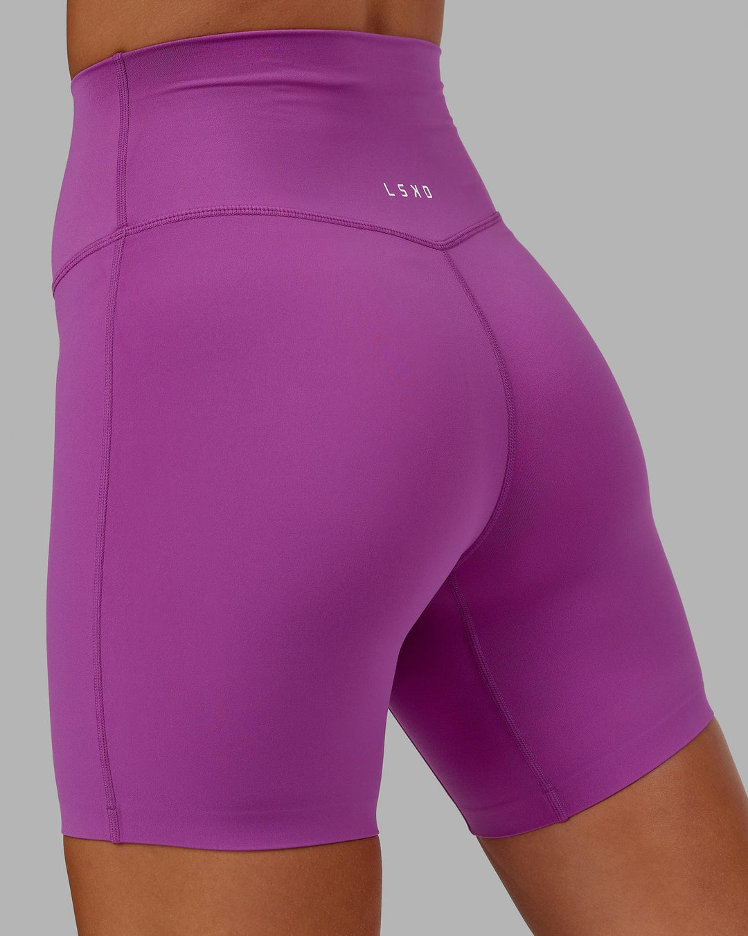 Woman wearing Elixir Mid Short Tight - Orchid