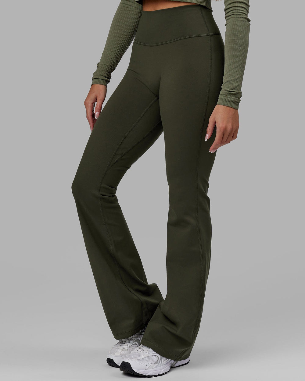Woman wearing Everyday Flare Leggings - Forest Night