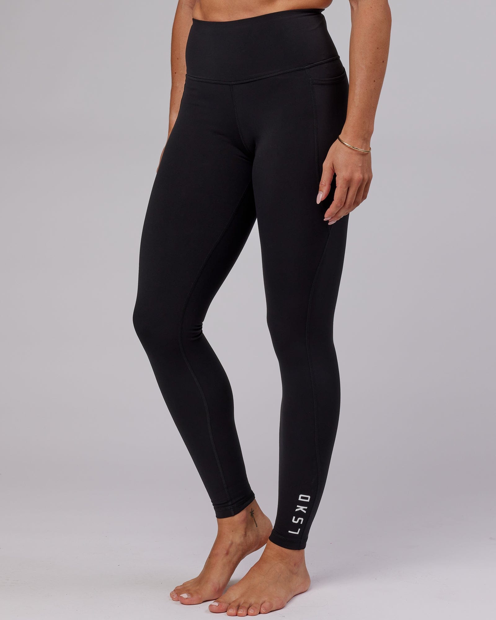 Woman wearing Flux Ultra High-Rise Tall Legging Pockets - Black