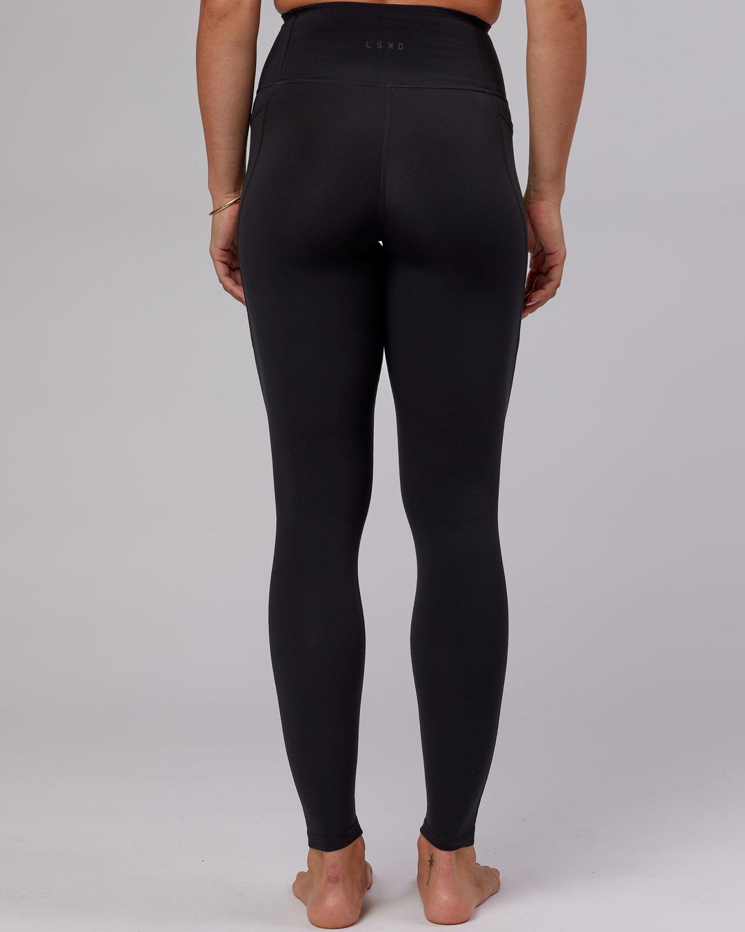 Woman wearing Flux Ultra High-Rise Tall Legging Pockets - Black