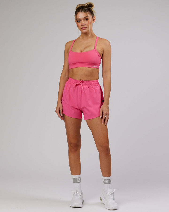 Woman wearing Functional Training Short - Flamingo
