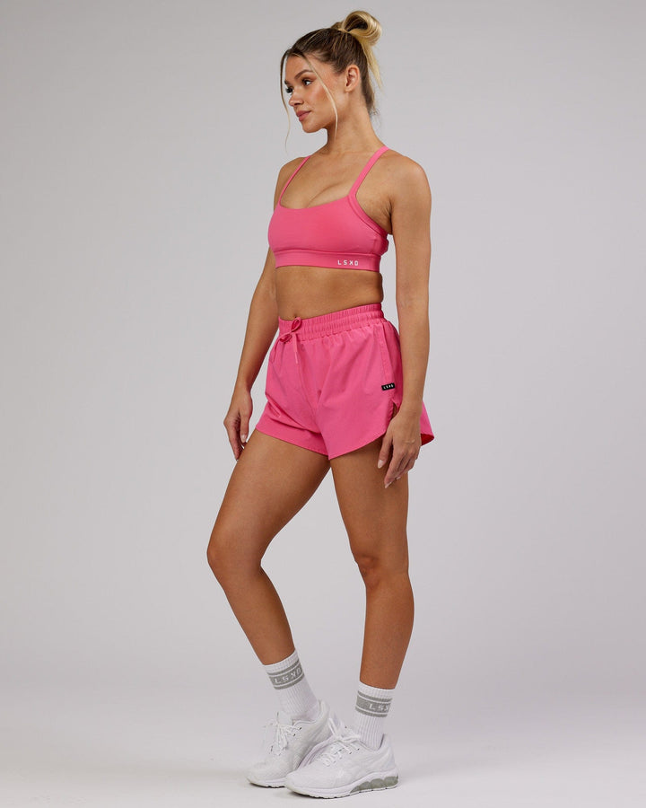 Woman wearing Functional Training Short - Flamingo
