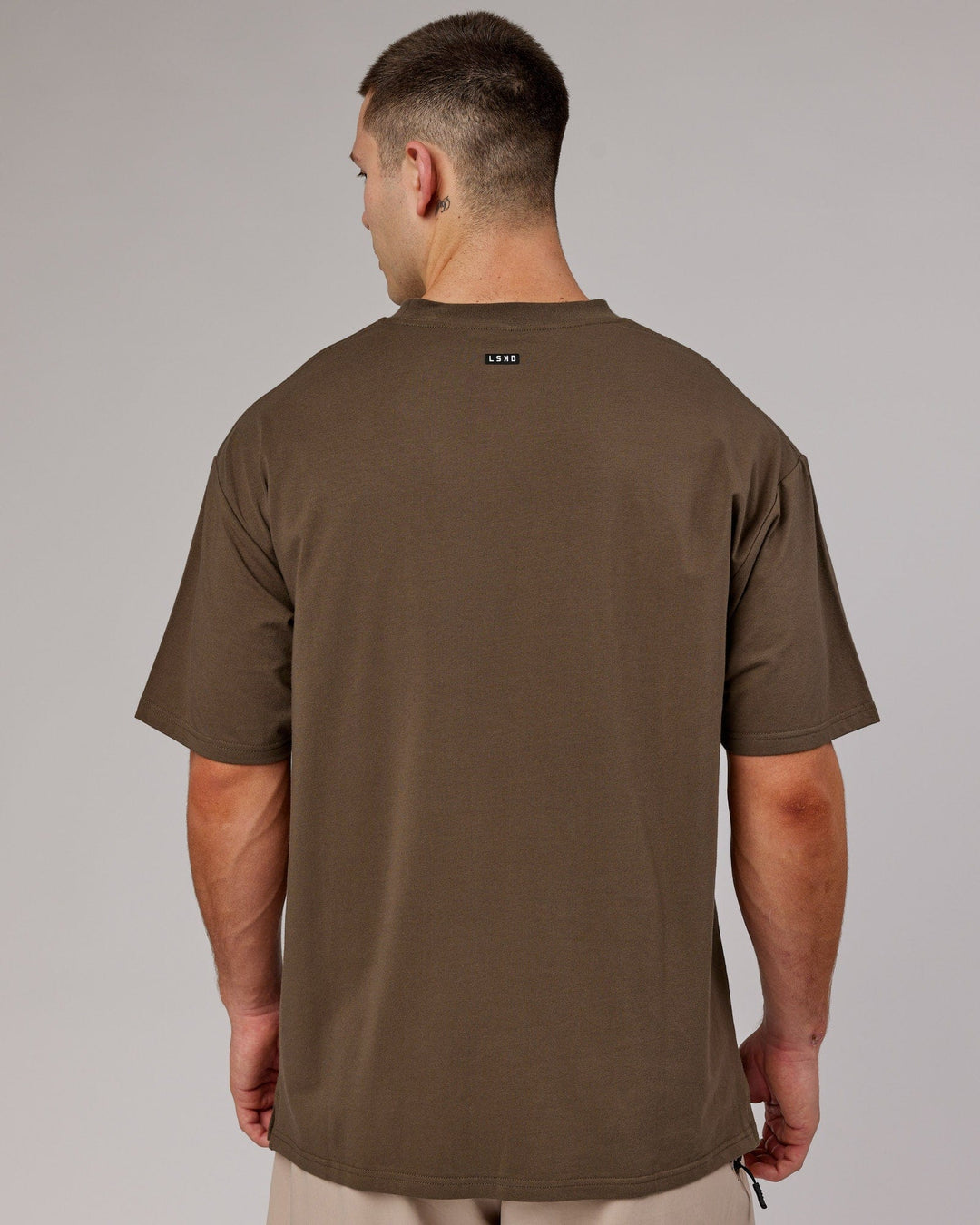 Man wearing Unisex Capsule FLXCotton Tee Oversize - Army Green