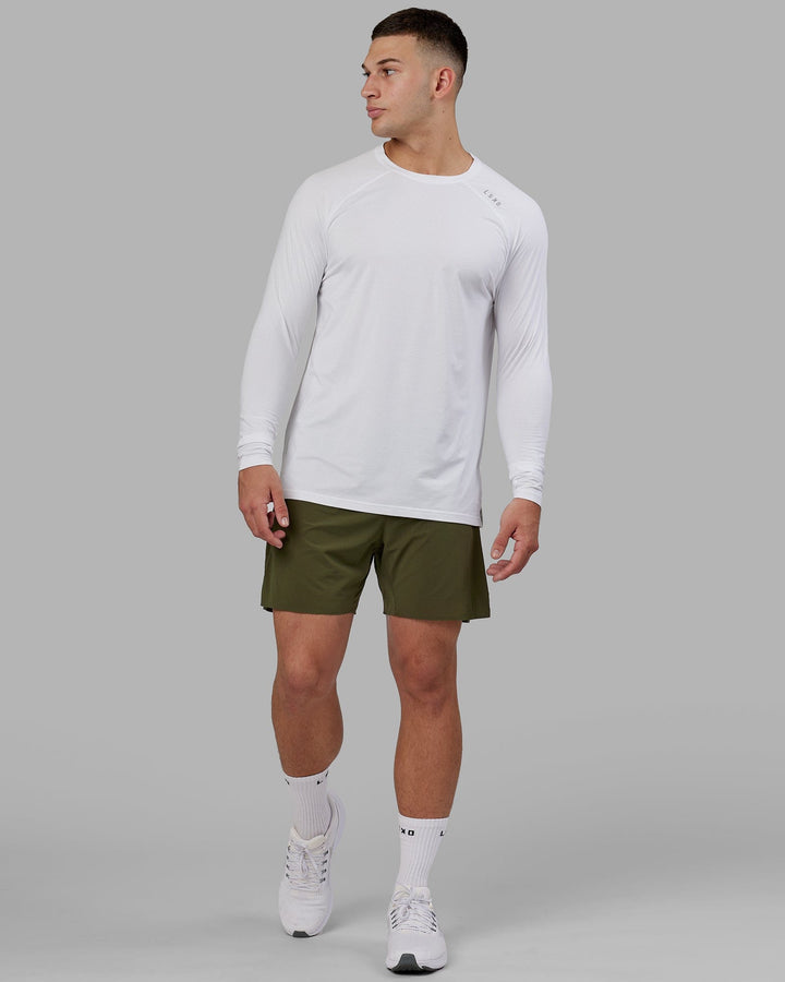 Man wearing Perform VapourFLX LS Tee - White Marl