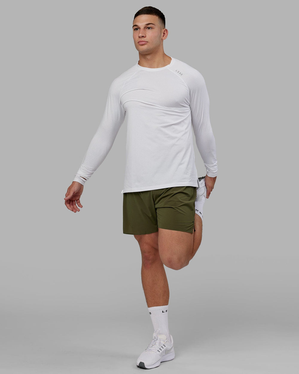 Man wearing Perform VapourFLX LS Tee - White Marl