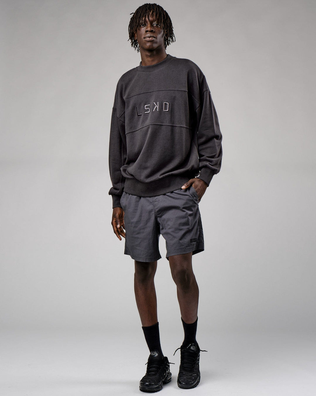 Man wearing Unisex Slice Sweater Oversize - Phantom