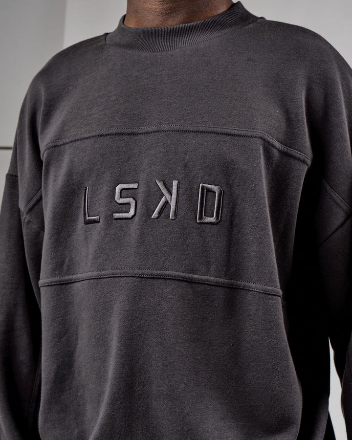 Man wearing Unisex Slice Sweater Oversize - Phantom