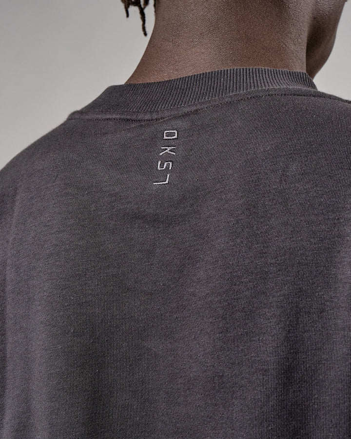 Man wearing Unisex Slice Sweater Oversize - Phantom