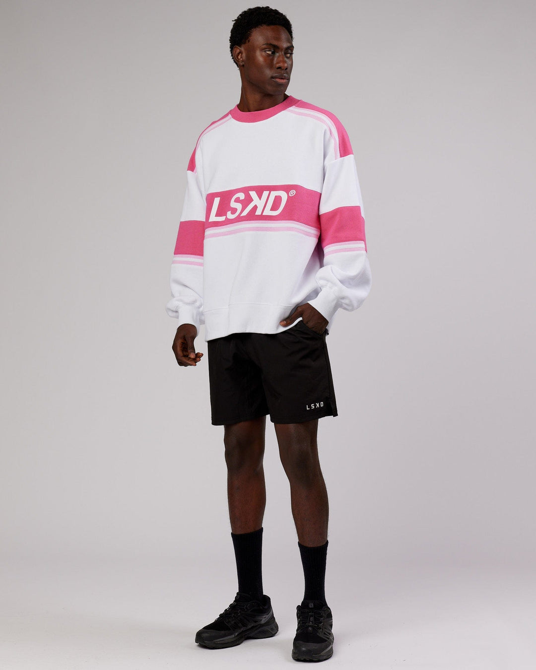 Man wearing Unisex A-Team Sweater Oversize - White-Flamingo
