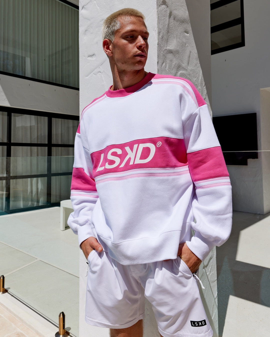 Man wearing Unisex A-Team Sweater Oversize - White-Flamingo