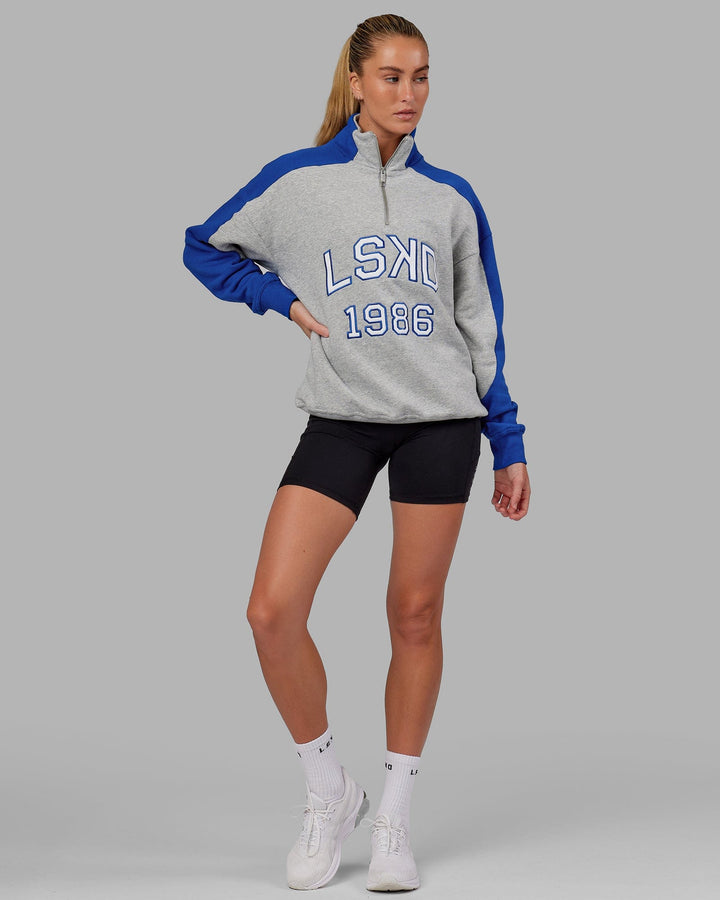 Woman wearing Unisex Alumni 1/4 Zip Sweater Oversize - Grey-Blue