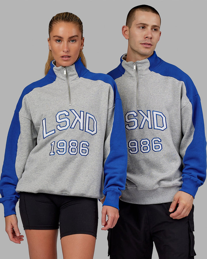 Woman wearing Unisex Alumni 1/4 Zip Sweater Oversize - Grey-Blue
