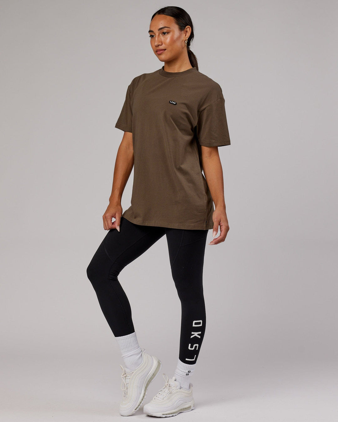  Woman wearing Unisex Capsule FLXCotton Tee Oversize - Army Green