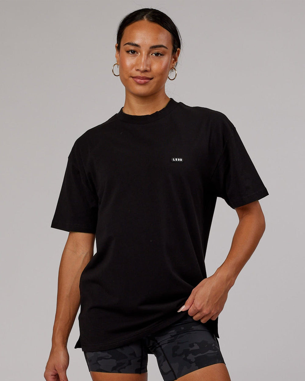 Woman wearing Unisex Capsule FLXCotton Tee Oversize - Black