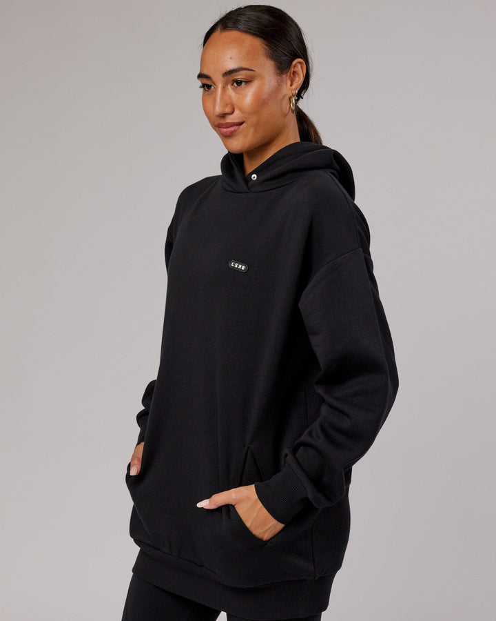 Woman wearing Unisex Capsule Hoodie Oversize - Black
