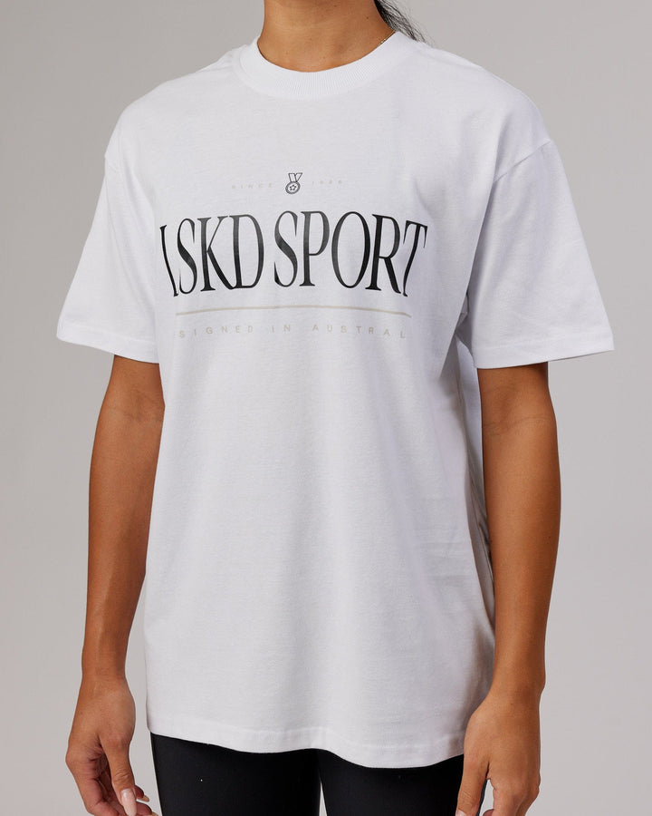 Woman wearing Unisex Heritage Heavyweight Tee Oversize - White-Black-Oak